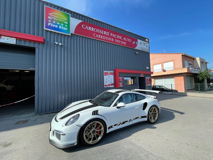 Atelier de carrosserie automobile à Canet-en-Roussillon