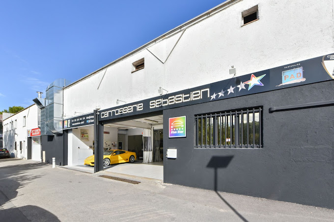 Atelier de carrosserie automobile à Vallauris