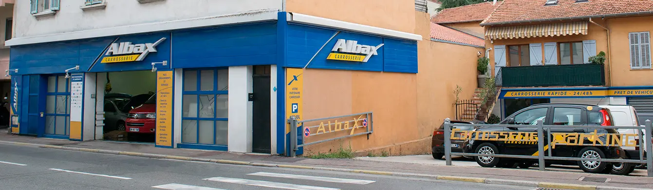 Atelier de carrosserie automobile à Antibes